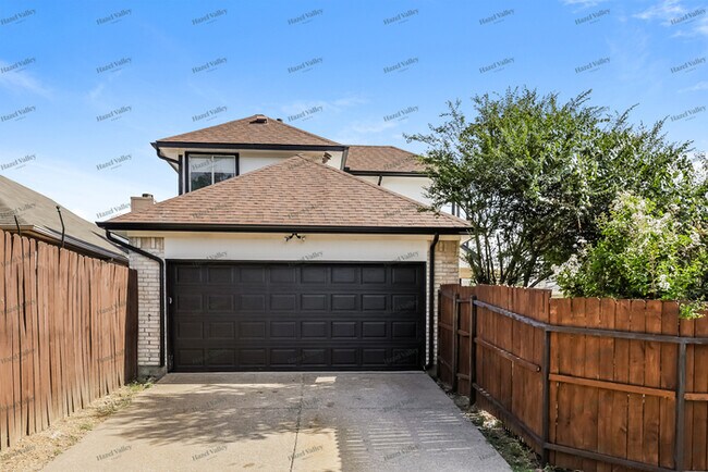 Building Photo - 2411 Weatherby Dr