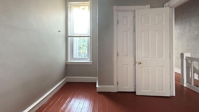 Building Photo - Spacious and Cozy 3-Bedroom Home