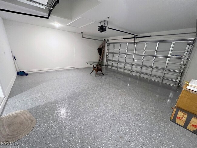 Building Photo - 1422 SW 10th St