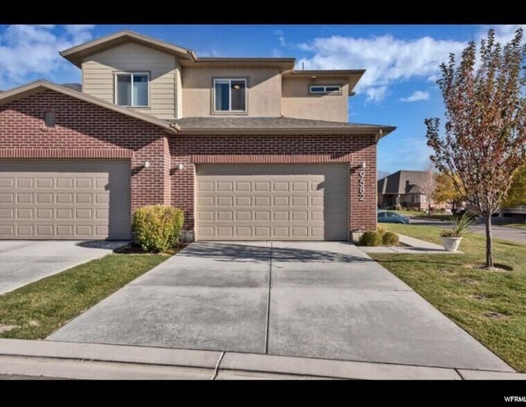 Building Photo - 9582 N Deerfield Ln