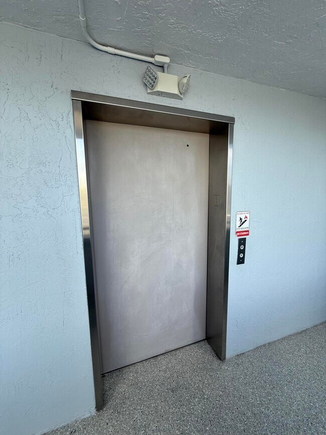 Building Photo - 5962 Morningstar Cir