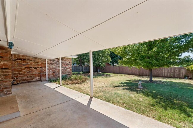 Building Photo - 213 S Silver Dr