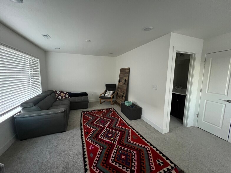 Building Photo - 5700 Jedidiah Dr