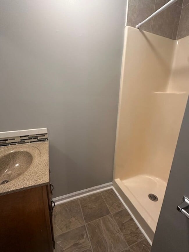 Building Photo - 1/2 off first months rent