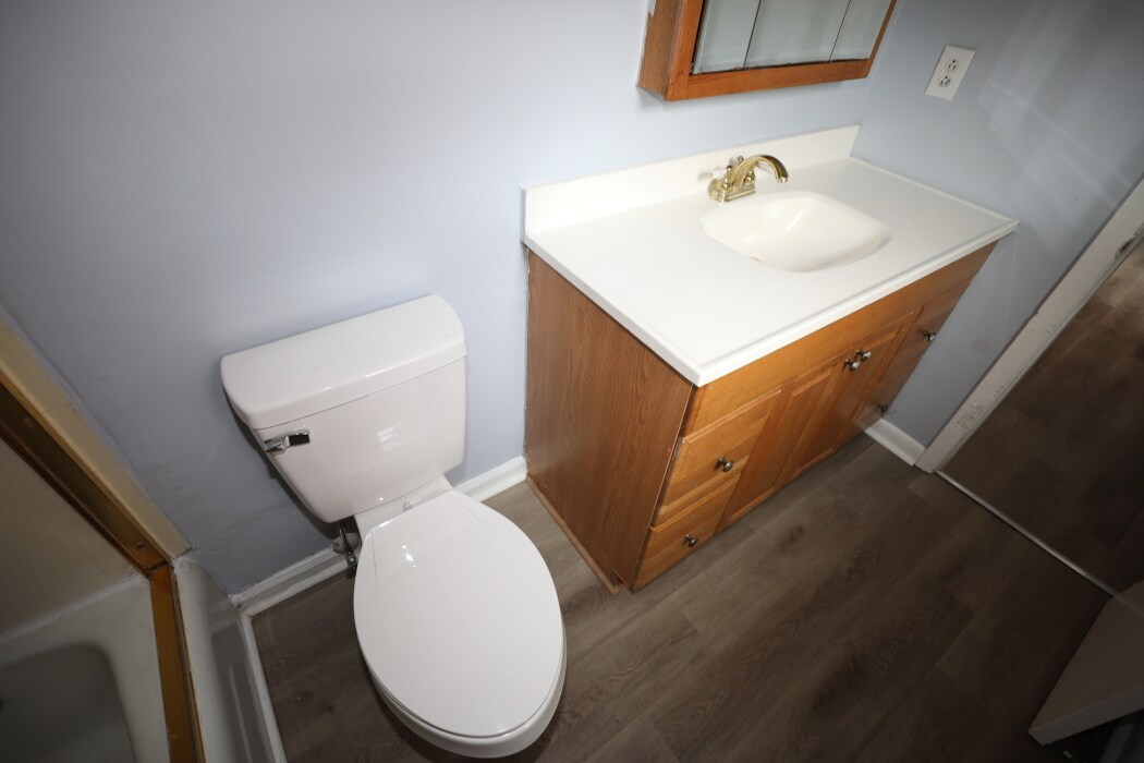 Building Photo - 1815 Paisley Ave