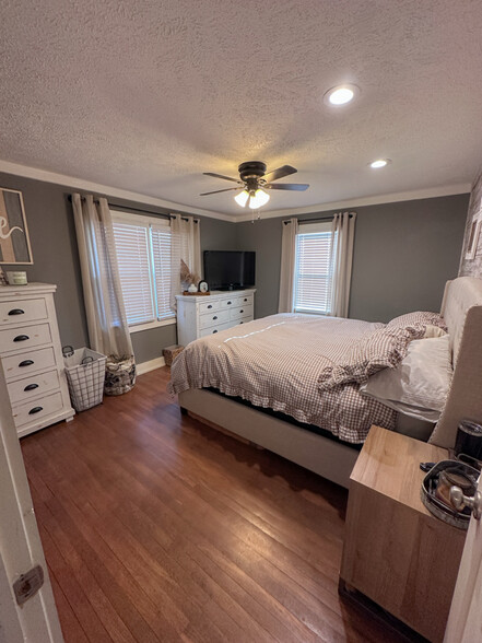 Building Photo - 222 S Vine St