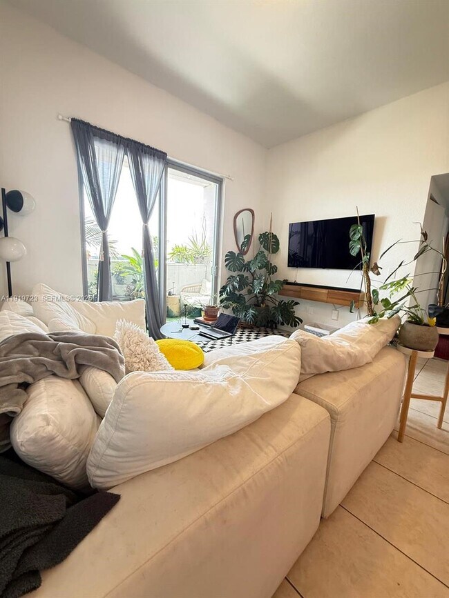 Building Photo - 36 NW 6th Ave