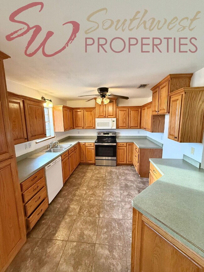 Building Photo - Well maintained 3 bedroom, 2 bathroom in the country