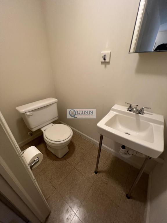 Building Photo - 14 Maple Ct