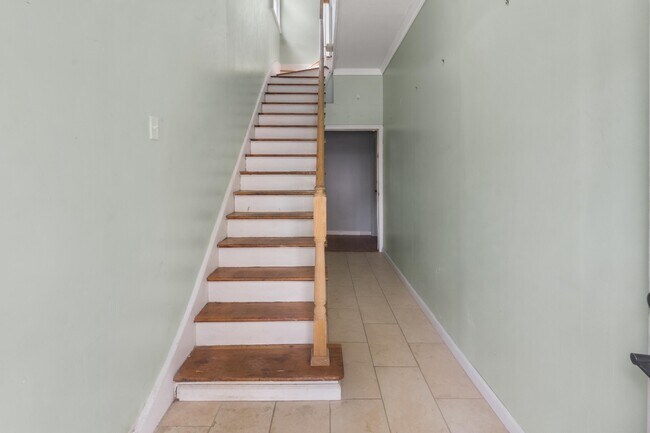 Building Photo - 271 Cator Ave