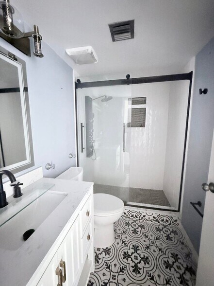 Building Photo - 3715 Village Dr