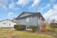 Building Photo - Freshly Renovated Duplex. Upstairs and Downstairs Units Available Now. Schedule a Schedule Today!