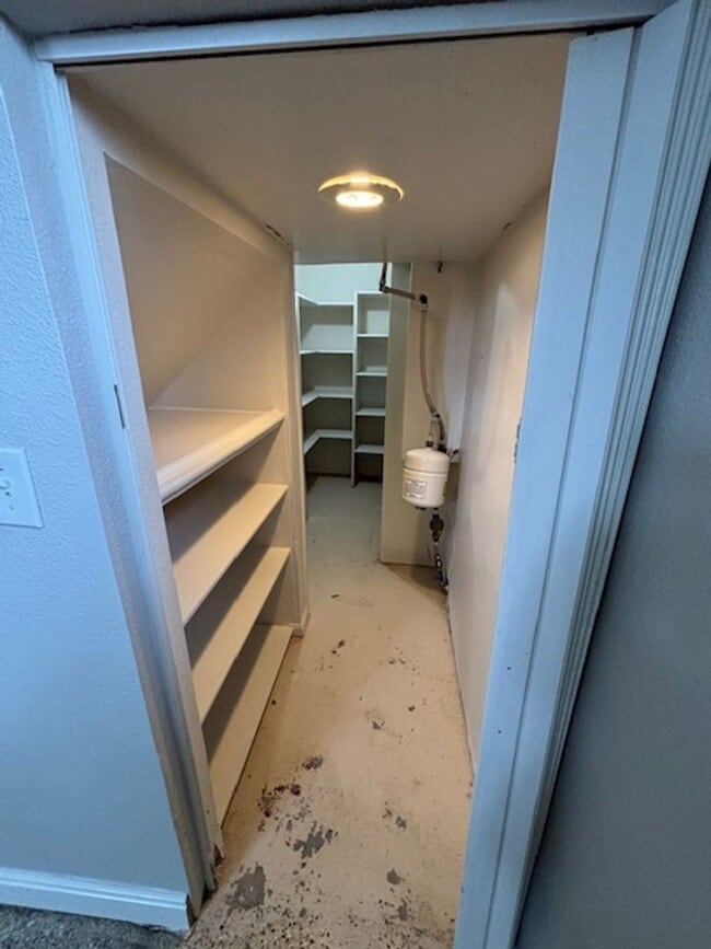 Building Photo - 4 Bedroom 2 Bath House by Frontier Park