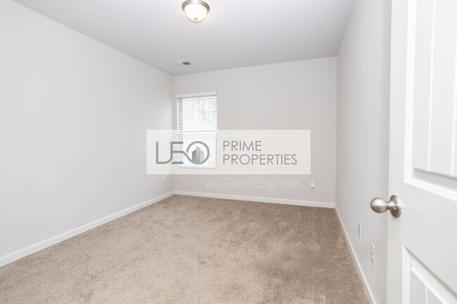 Building Photo - 156 Daisy Cir