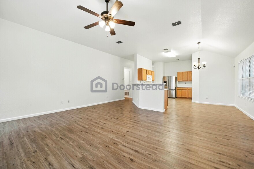 Building Photo - 523 Elk Run Dr