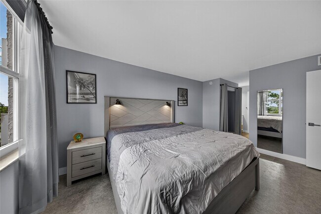 Building Photo - 1800 N Andrews Ave