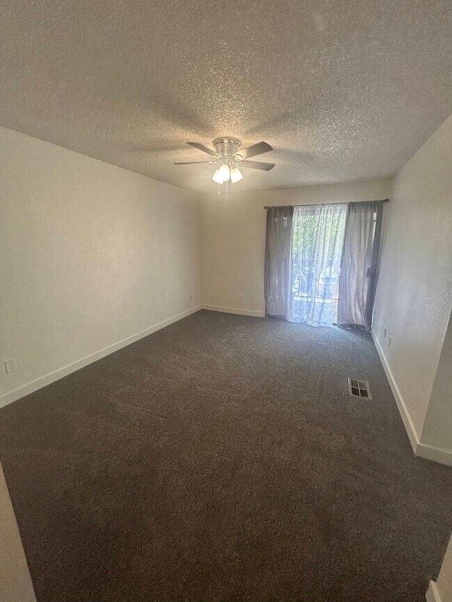 Building Photo - Beautiful Condo For Rent