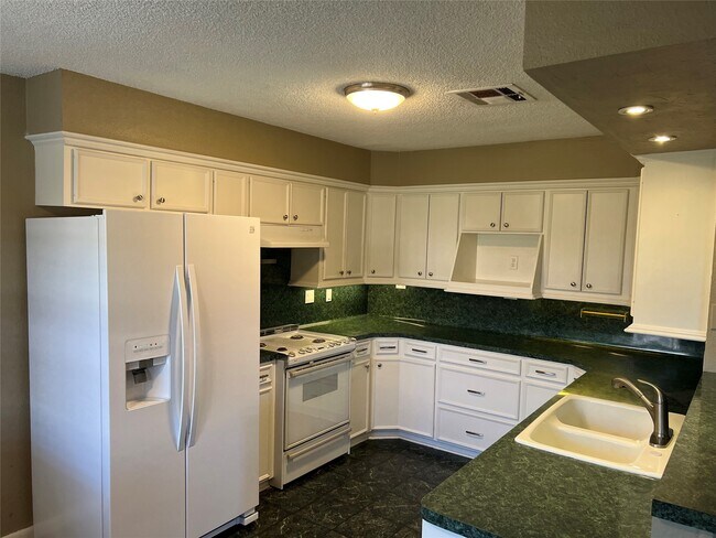 Building Photo - 6010 Hoover St