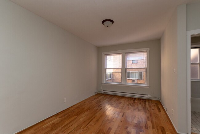 Building Photo - 457 W Melrose St