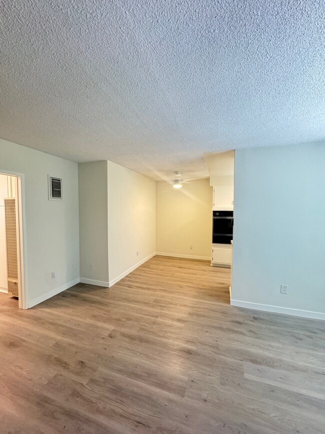 Building Photo - 929 Larrabee Apartments