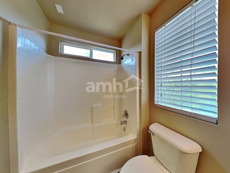 Building Photo - 1674 Dean Ave