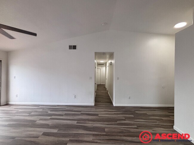 Building Photo - Beautiful 4 Bedroom Home In Rosedale!