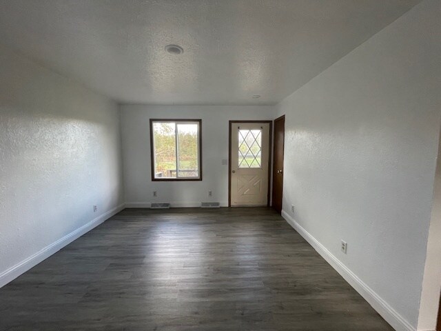 Building Photo - 601 Rizek Dr