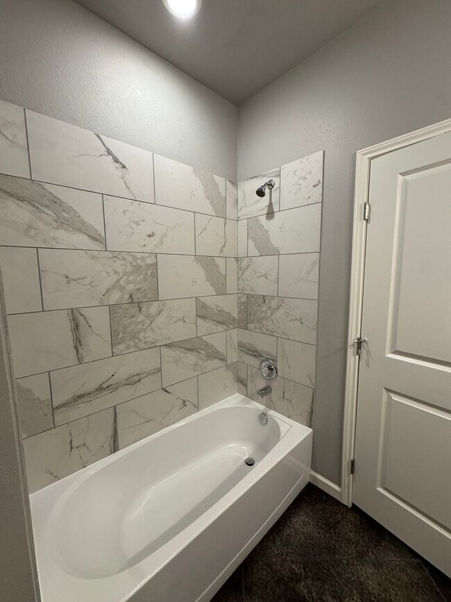 Building Photo - Located in Beacon Pointe!!!4bedrooms 2bathrooms 2 car garage NEWer Build 2025