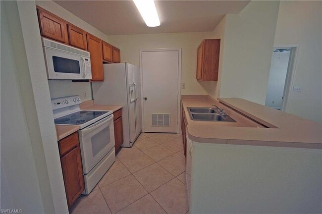 Building Photo - ANNUAL RENTAL - VANDERBILT PLACE-CAMDEN COVE 2 BED / 2 BATH
