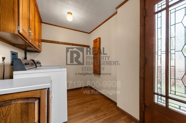 Building Photo - 512 W 10th St