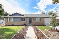 Building Photo - 4 Bedroom 2 Bathroom House-Available NOW!