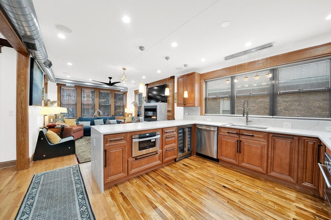 Building Photo - 1226 S 60th Ct