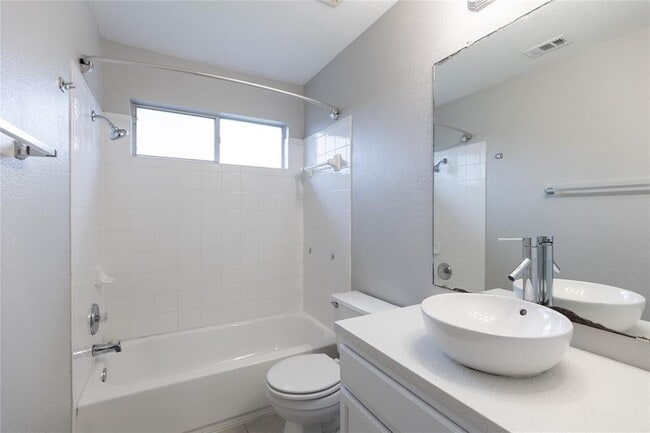 Building Photo - 1701 Golden Sunrise Ln