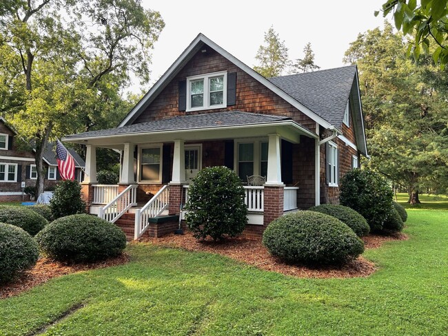 Building Photo - OAKLETTE