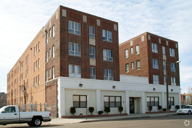 Primary Photo - Islandview Apartments