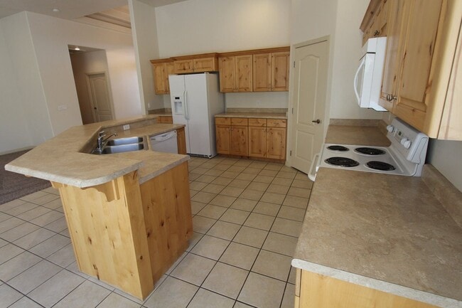 Building Photo - 4 Br, 3 Car Garage - Stone Gate at Seven H...