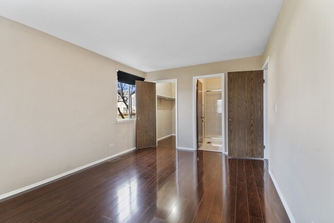 Building Photo - 402 Pinetree Ln
