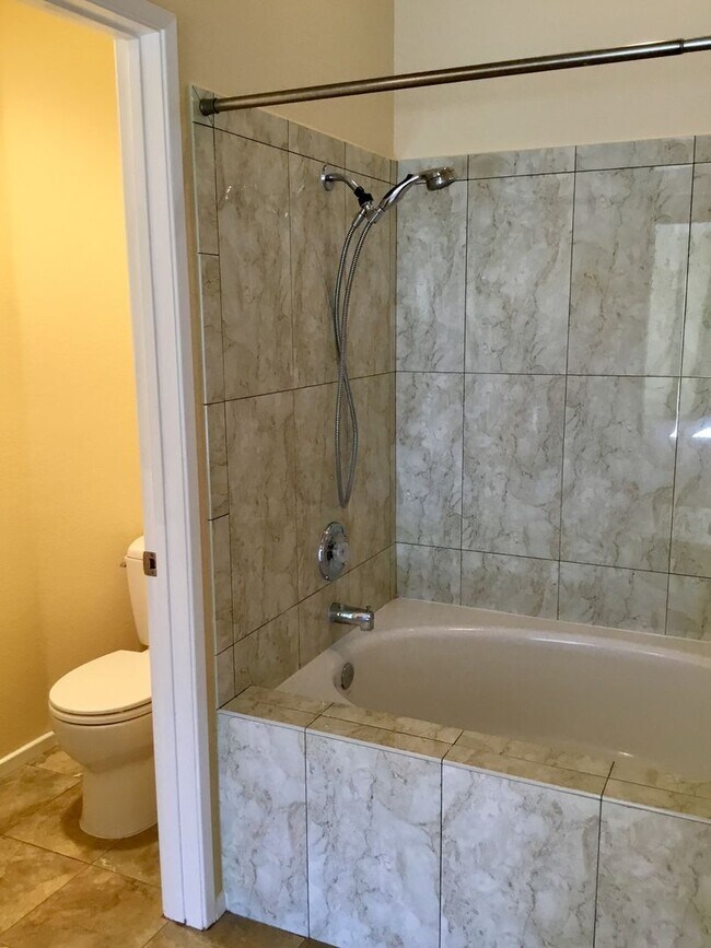 Building Photo - 2345 Greenbriar Dr