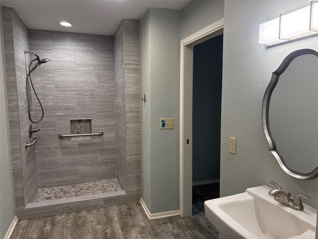 Building Photo - 317 W William Cannon Dr