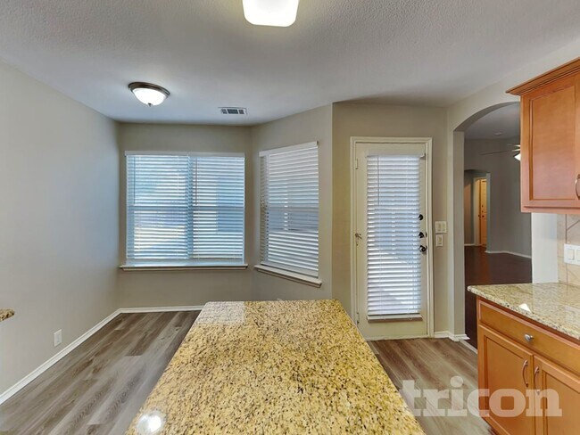 Building Photo - 317 Welch Dr