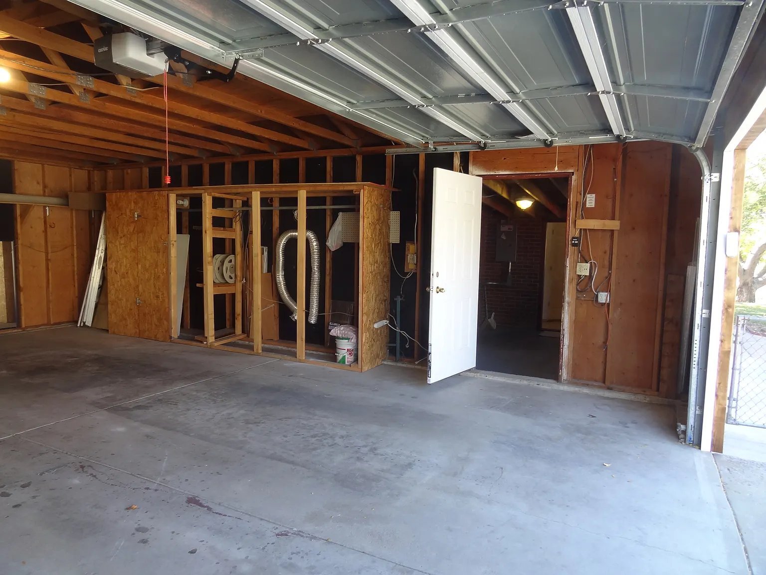 Building Photo - 9230 Hoffman Way