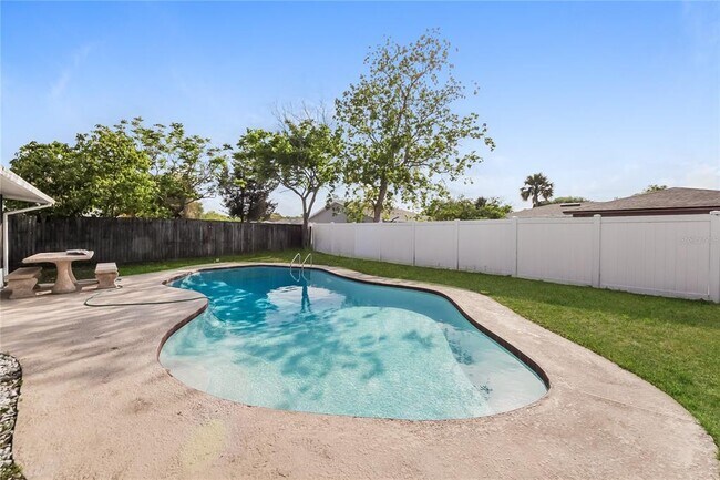 Building Photo - 5116 N Woodcrest Dr