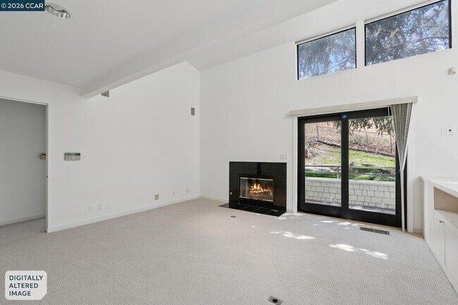 Building Photo - 660 La Casa Via