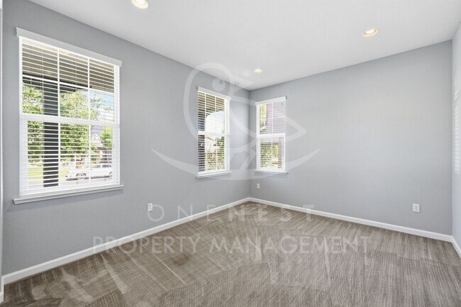 Building Photo - 611 Open Range Ln