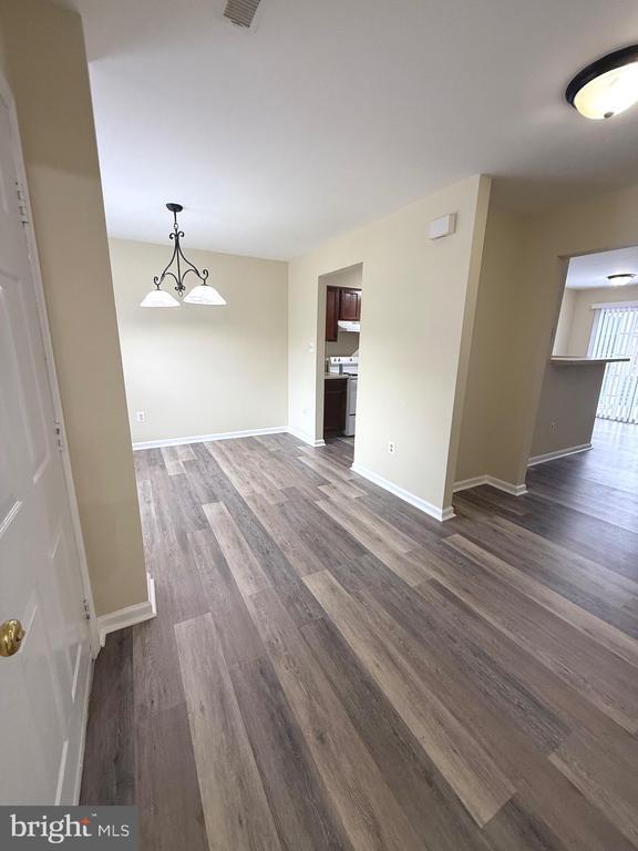 Building Photo - 409 Wind Ridge Dr