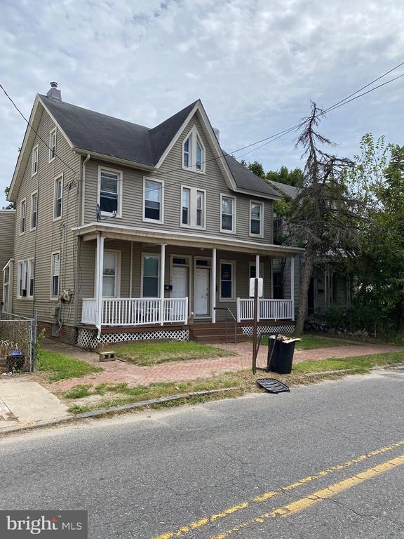 Building Photo - 14 Walnut St