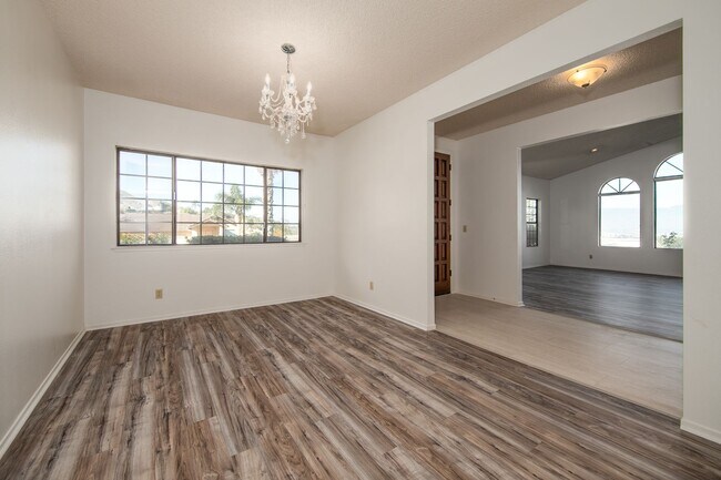 Building Photo - Spacious 4 Bedroom 3.5 Baths with Views!!