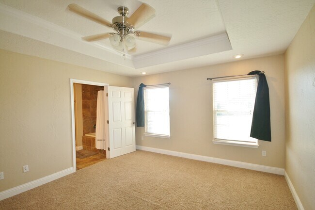 Building Photo - Stunning 3 Bed Brick Home! Zia School District !