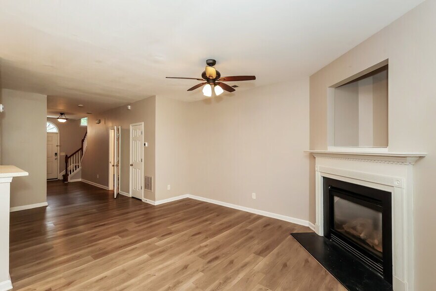 Building Photo - 713 Celeste Ln
