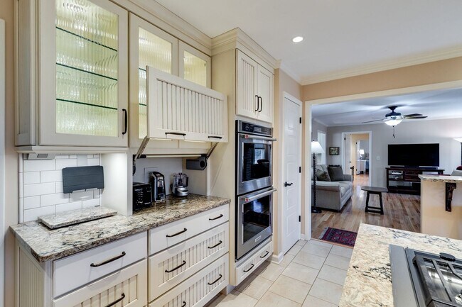 Building Photo - Shy's Hill Road Rental